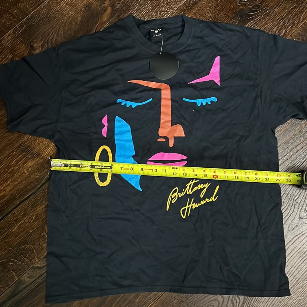Day by Daydreamer Brittany Abstract Face Tee - Picture 9 of 13